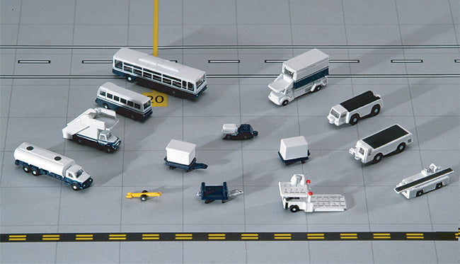 GeminiJets GJARPTSETA 1:400 14-piece Airport Ground Vehicle Set