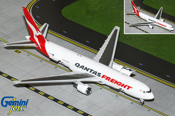 GeminiJets G2QFA1172 1:200 Qantas Freight Boeing 767-300F (Doors Open/Closed) VH-EFR