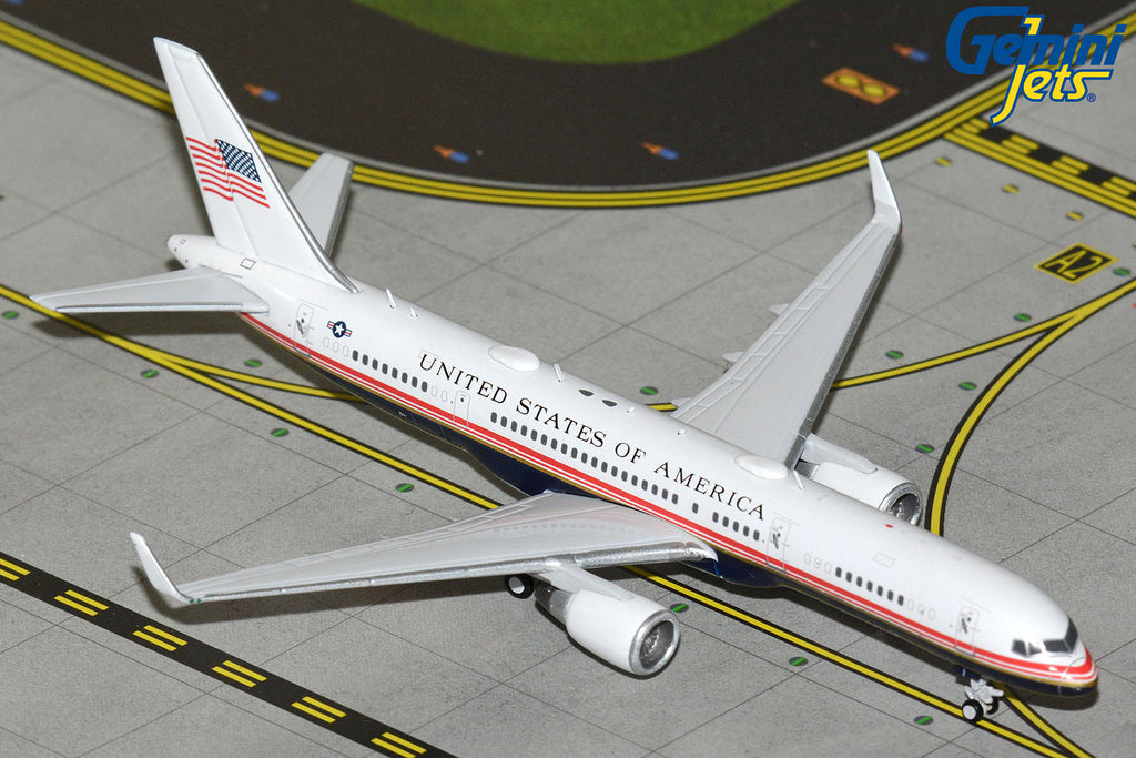 GeminiJets GJAFO2434 1:400 U.S. Air Force Boeing C-32A (757-200) "Air Force Two"
