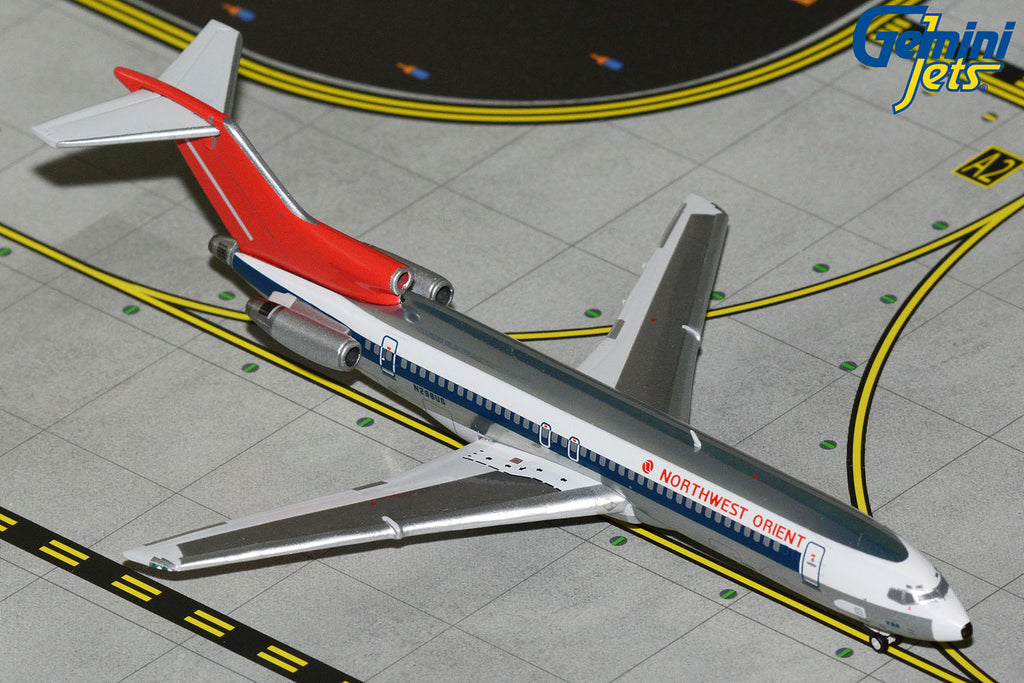 GeminiJets GJNWA2354 1:400 Northwest Orient Boeing 727-200 N298US