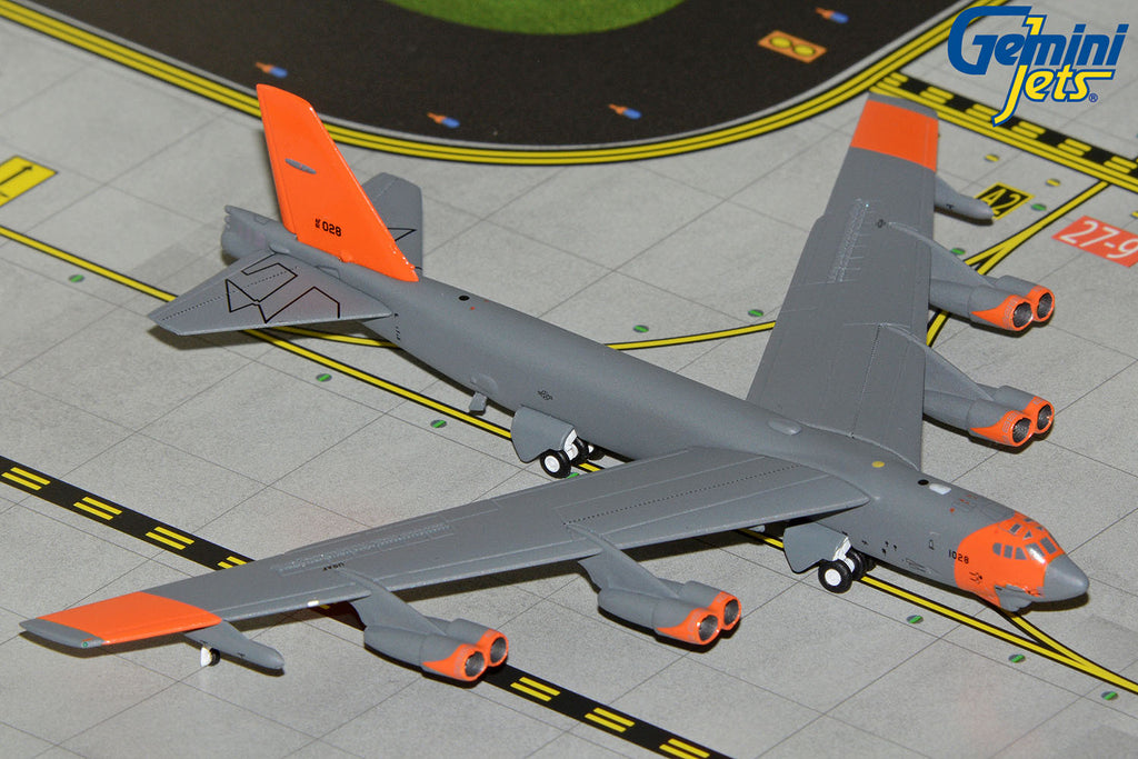 GeminiJets GMUSA149 1:400 U.S. Air Force Boeing B-52H Stratofortress "Wolfpack"